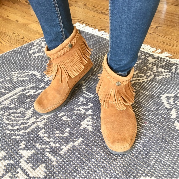 Minnetonka Tan Suede Fringe Booties US 6 - Picture 7 of 7